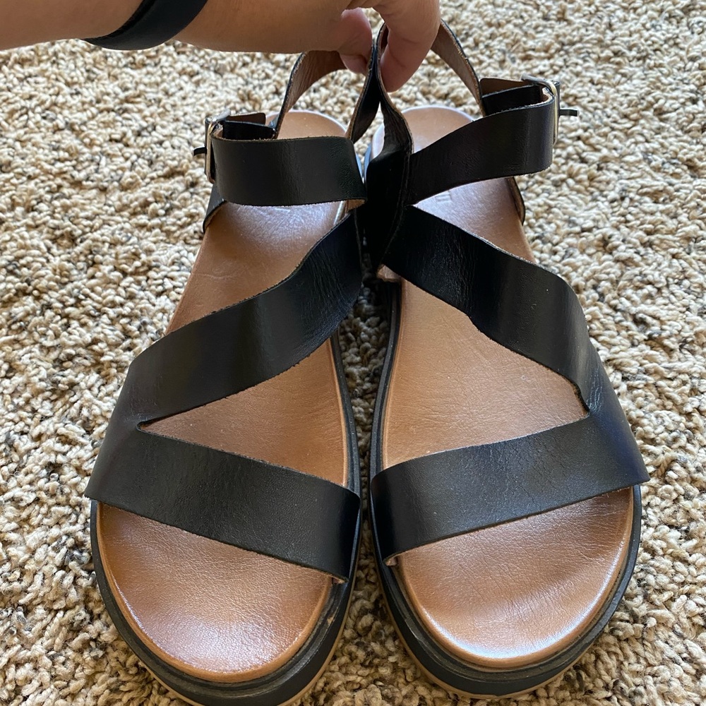 Sandals size 9
